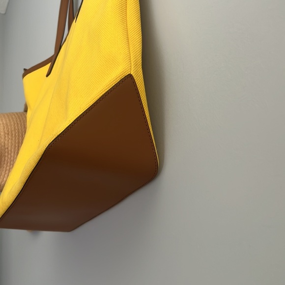 NWOT  Michael Kors Kempton  Large Tote Handbag Sunflower color canvas + leather - Picture 3 of 13